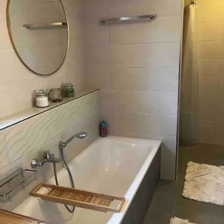 Stylisches Maybach Mit Terrasse Fuer 5 Personen, 5 Betten, Grosse Kochinsel, Homeoffice Mit 250mbit Wlan *