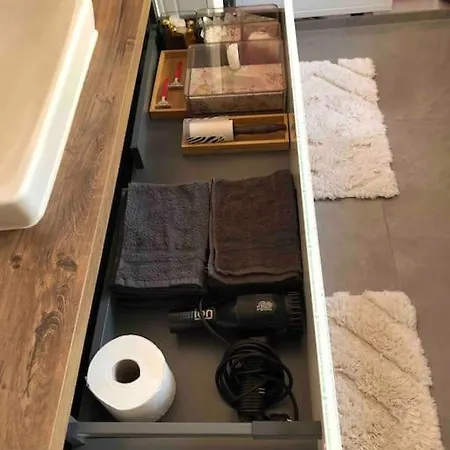 Stylisches Maybach Mit Terrasse Für 5 Personen, 5 Betten, Große Kochinsel, Homeoffice Mit 250mbit Wlan * Aidlingen