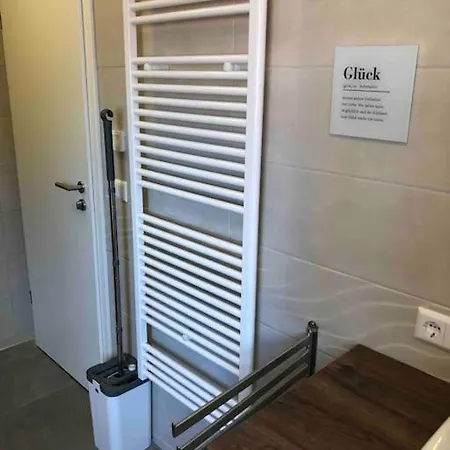 Apartment Stylisches Maybach Mit Terrasse Für 5 Personen, 5 Betten, Große Kochinsel, Homeoffice Mit 250mbit Wlan