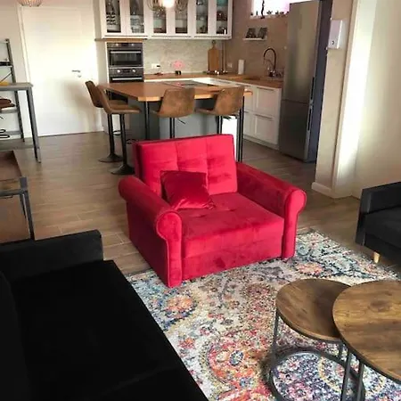 Stylisches Maybach Mit Terrasse Fuer 5 Personen, 5 Betten, Grosse Kochinsel, Homeoffice Mit 250mbit Wlan Aidlingen