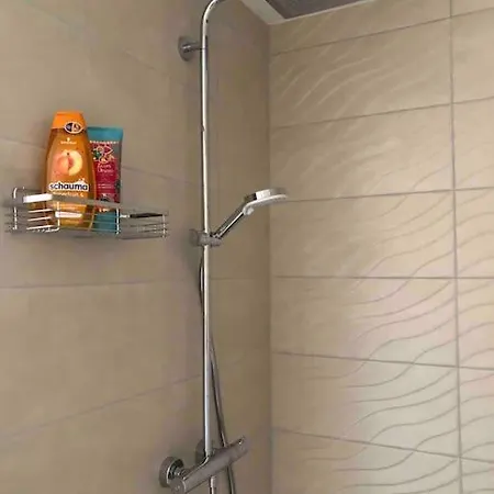 Stylisches Maybach Mit Terrasse Für 5 Personen, 5 Betten, Große Kochinsel, Homeoffice Mit 250mbit Wlan Apartment *