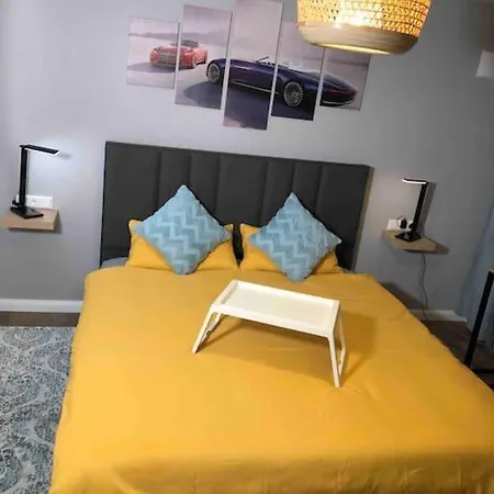 Apartment Stylisches Maybach Mit Terrasse Fuer 5 Personen, 5 Betten, Grosse Kochinsel, Homeoffice Mit 250mbit Wlan *