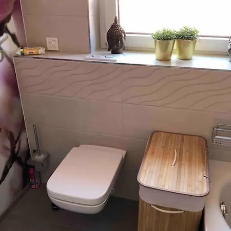 Stylisches Maybach Mit Terrasse Fuer 5 Personen, 5 Betten, Grosse Kochinsel, Homeoffice Mit 250mbit Wlan Aidlingen