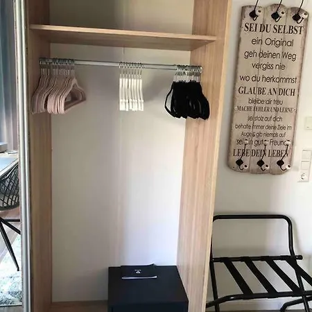 Stylisches Maybach Mit Terrasse Für 5 Personen, 5 Betten, Große Kochinsel, Homeoffice Mit 250mbit Wlan Apartment