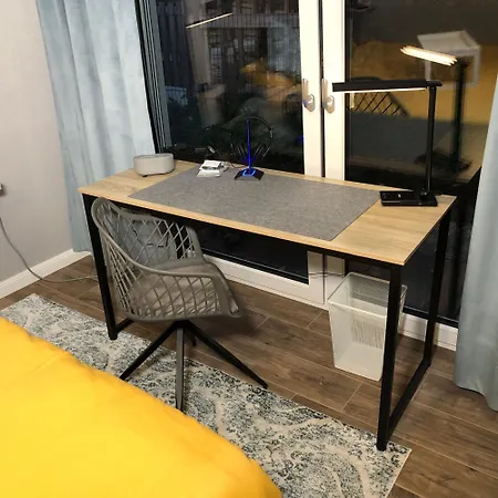 Apartment Stylisches Maybach Mit Terrasse Fuer 5 Personen, 5 Betten, Grosse Kochinsel, Homeoffice Mit 250mbit Wlan