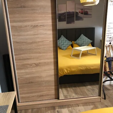 Stylisches Maybach Mit Terrasse Für 5 Personen, 5 Betten, Große Kochinsel, Homeoffice Mit 250mbit Wlan Apartment *