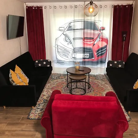 Stylisches Maybach Mit Terrasse Fuer 5 Personen, 5 Betten, Grosse Kochinsel, Homeoffice Mit 250mbit Wlan Apartment