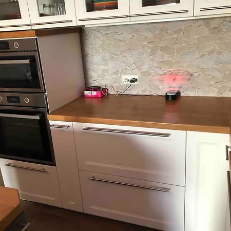 Apartment Stylisches Maybach Mit Terrasse Fuer 5 Personen, 5 Betten, Grosse Kochinsel, Homeoffice Mit 250mbit Wlan