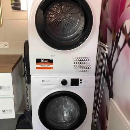 Stylisches Maybach Mit Terrasse Für 5 Personen, 5 Betten, Große Kochinsel, Homeoffice Mit 250mbit Wlan * Aidlingen
