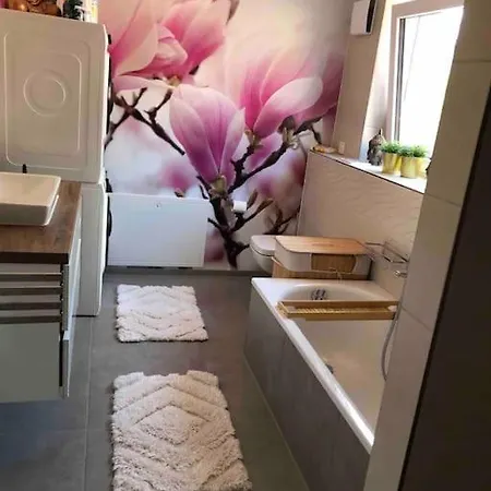 Apartment Stylisches Maybach Mit Terrasse Für 5 Personen, 5 Betten, Große Kochinsel, Homeoffice Mit 250mbit Wlan