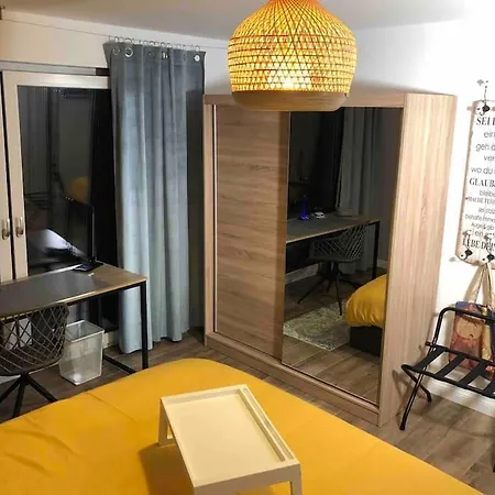 Stylisches Maybach Mit Terrasse Fuer 5 Personen, 5 Betten, Grosse Kochinsel, Homeoffice Mit 250mbit Wlan * Aidlingen