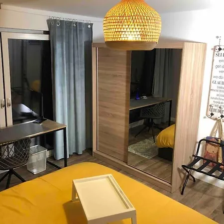 Stylisches Maybach Mit Terrasse Für 5 Personen, 5 Betten, Große Kochinsel, Homeoffice Mit 250mbit Wlan * Aidlingen