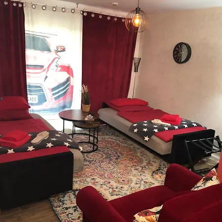 Stylisches Maybach Mit Terrasse Fuer 5 Personen, 5 Betten, Grosse Kochinsel, Homeoffice Mit 250mbit Wlan Aidlingen