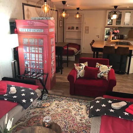 Stylisches Maybach Mit Terrasse Fuer 5 Personen, 5 Betten, Grosse Kochinsel, Homeoffice Mit 250mbit Wlan Apartment *
