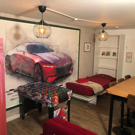 Stylisches Maybach Mit Terrasse Fuer 5 Personen, 5 Betten, Grosse Kochinsel, Homeoffice Mit 250mbit Wlan Apartment *