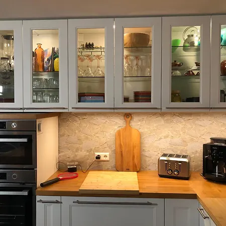 Stylisches Maybach Mit Terrasse Für 5 Personen, 5 Betten, Große Kochinsel, Homeoffice Mit 250mbit Wlan Aidlingen