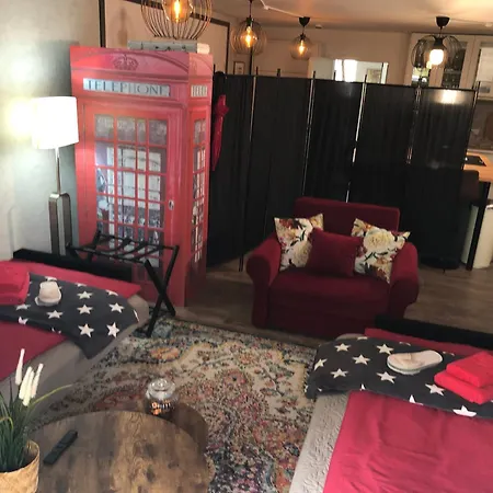 Stylisches Maybach Mit Terrasse Fuer 5 Personen, 5 Betten, Grosse Kochinsel, Homeoffice Mit 250mbit Wlan