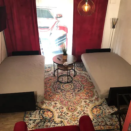 Stylisches Maybach Mit Terrasse Fuer 5 Personen, 5 Betten, Grosse Kochinsel, Homeoffice Mit 250mbit Wlan アパート Aidlingen