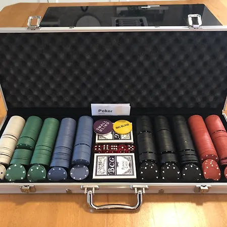 Stylisches Maybach Mit Terrasse Fuer 5 Personen, 5 Betten, Grosse Kochinsel, Homeoffice Mit 250mbit Wlan アパート