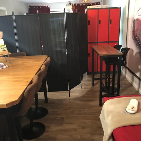 Stylisches Maybach Mit Terrasse Fuer 5 Personen, 5 Betten, Grosse Kochinsel, Homeoffice Mit 250mbit Wlan アパート *